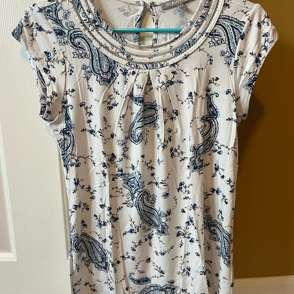 Daniel Rainn Ivory and Navy Paisley Top